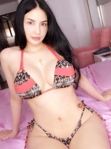 Алиса Высокая Брюнетка